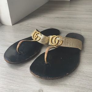 Gucci thong sandal with Double G